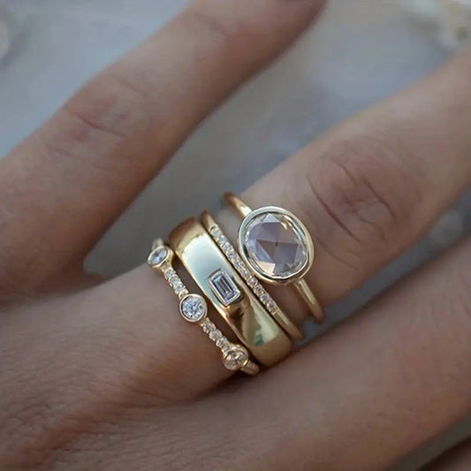 Juego de anillos vintage de oro y zirconia