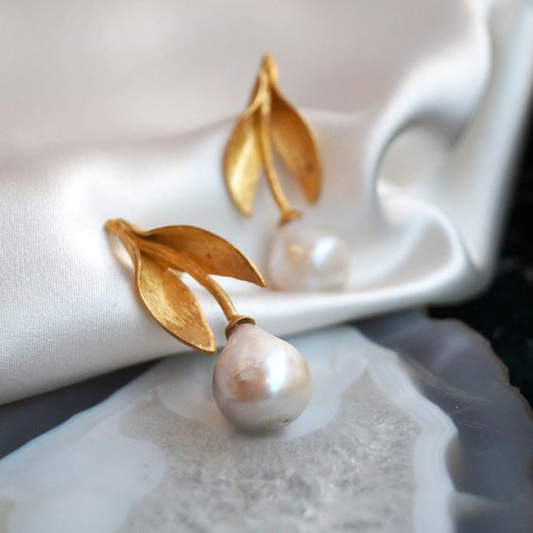 Pendientes de Perla con Hoja de Oro Vintage