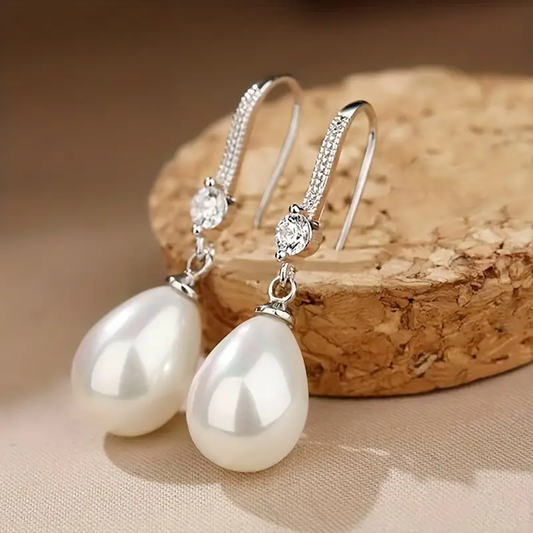 Aretes con Perlas Colgantes y Perlas Brillantes