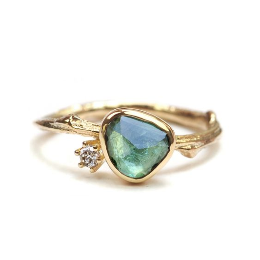 Anillo vintage de oro y piedra azul
