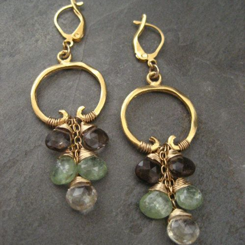 Pendientes Dorados Vintage con Piedras Colgantes Verdes