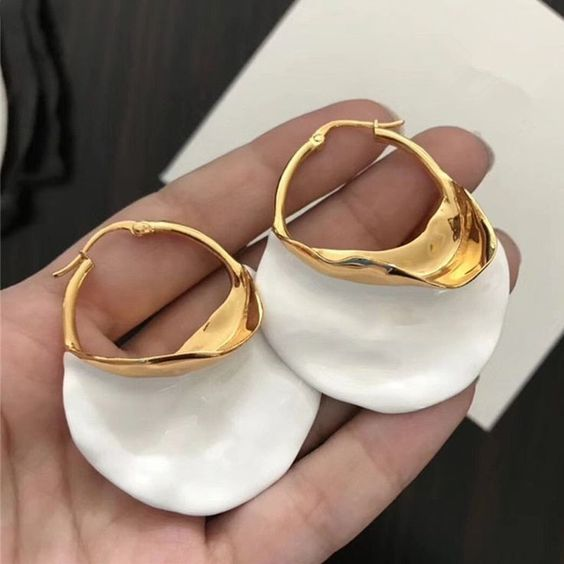 Pendientes vintage blancos y dorados