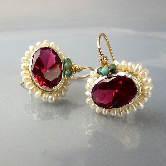 Pendientes Vintage con Marco en Madera y Perlas de Cristal Rojo