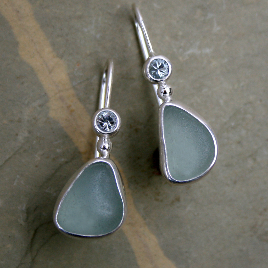 Pendientes vintage de piedra de luna verde y zirconia