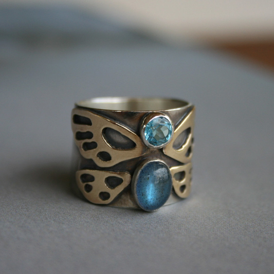 Anillo Vintage de Mariposa con Piedra Azul