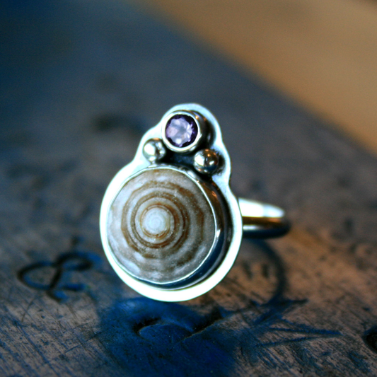 Anillo de Cristal con Diseño Vintage de Laberinto