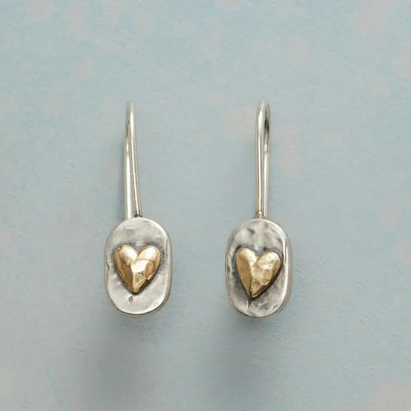 Aretes de corazón dorados en plata vintage