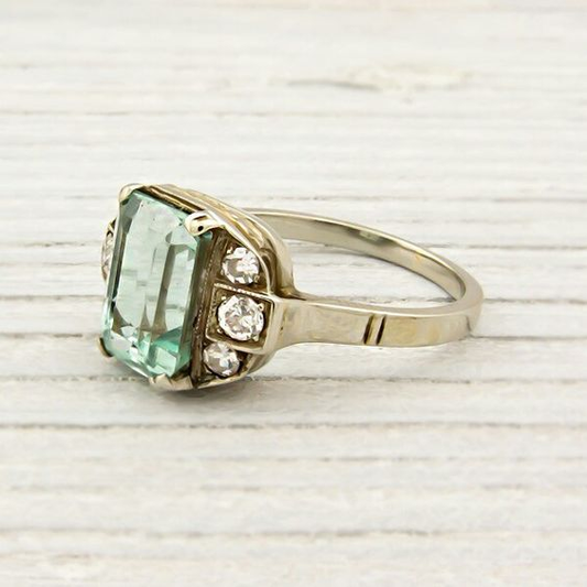 Anillo de cristales incrustados verdes vintage