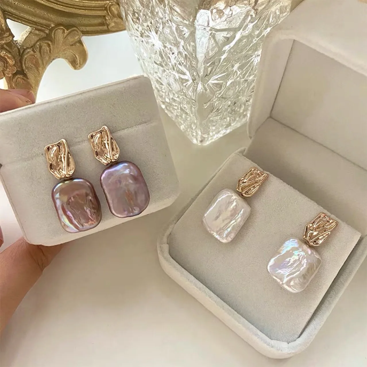 Pendientes elegantes de perlas barrocas y oro