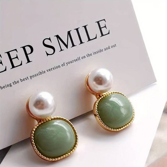 Pendientes vintage de piedra verde estilo incrustado y perlas