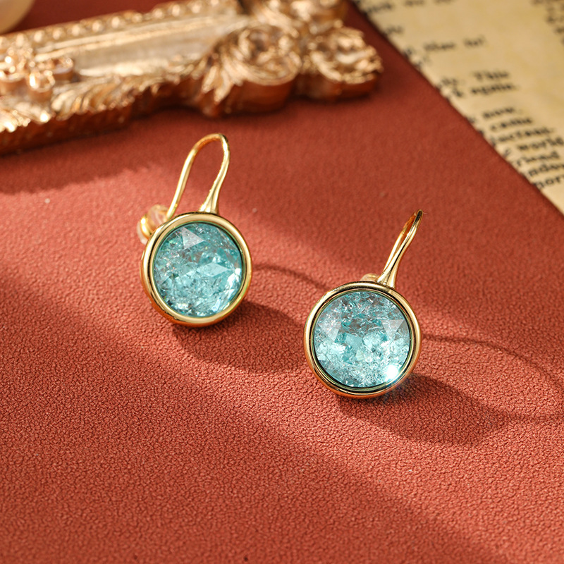 Pendientes de cristal redondeados con incrustaciones vintage