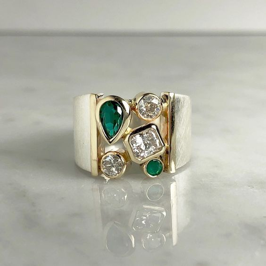 Anillo vintage de vidrio verde con zirconia