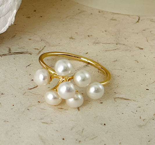 Anillo de oro con perla
