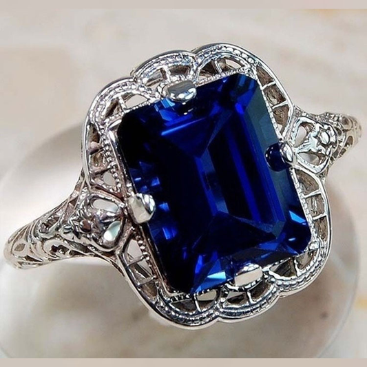 Anillo de plata con incrustaciones vintage de vidrio azul