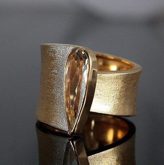 Anillo de oro vintage brillante cortado