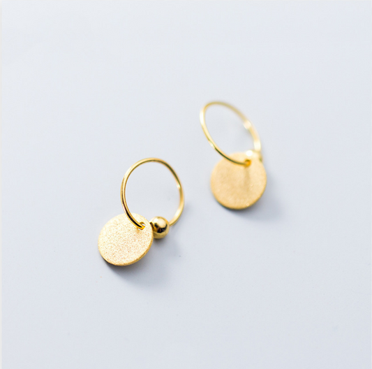 Pendientes pequeños redondeados dorados vintage