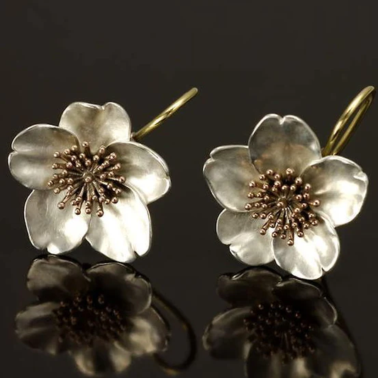 Pendientes vintage de plata con diseño de flor
