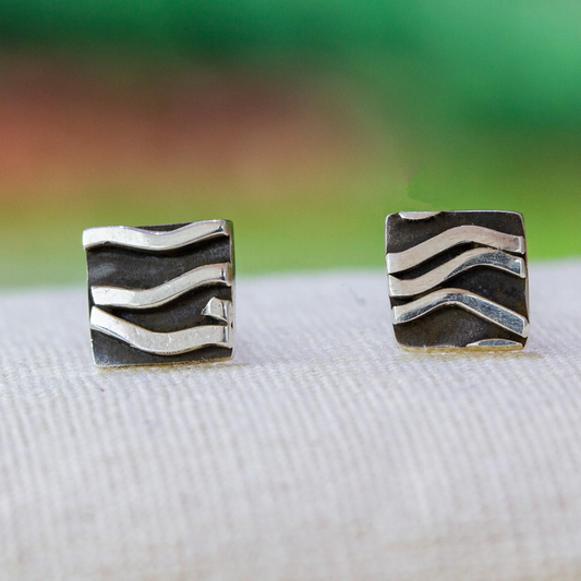 Aretes cuadrados ondulados de plata vintage