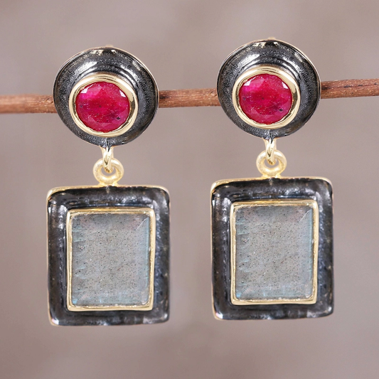 Pendientes vintage cuadrados con piedra roja