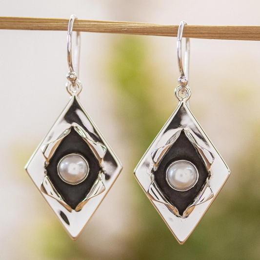 Pendientes plateados con nácar en relieve vintage