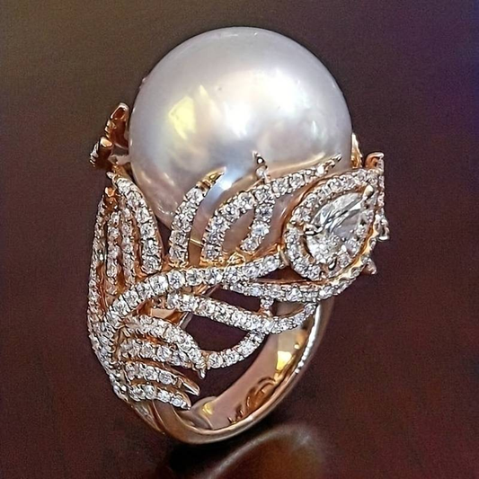 Anillo Vintage Tallado en Capas con Perlas