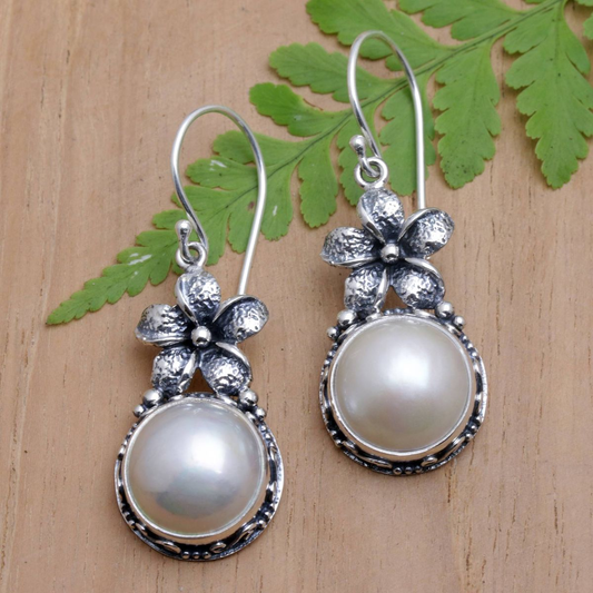Pendientes colgantes vintage de perlas con flores