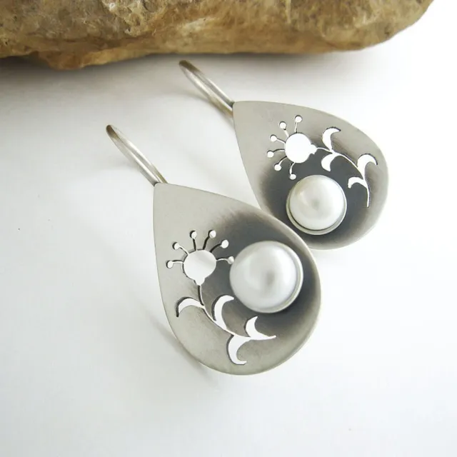 Pendientes vintage de perlas y flores con caída