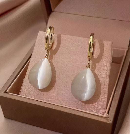 Pendientes elegantes de perlas barrocas con caída