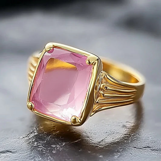 Anillo vintage de oro y copa de cristal con rosa